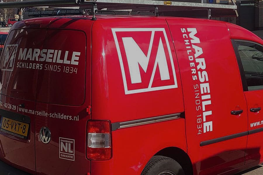 Autobelettering voor schildersbedrijf Marseille op een vw caddy